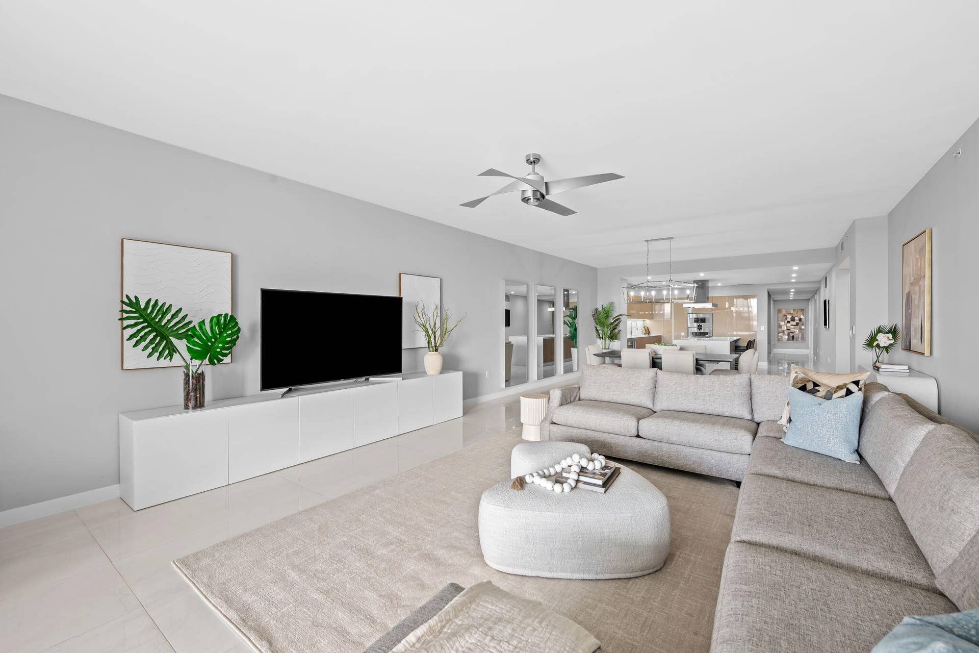 435 Bayshore Drive, #302, Fort Lauderdale, FL 33304 Living area