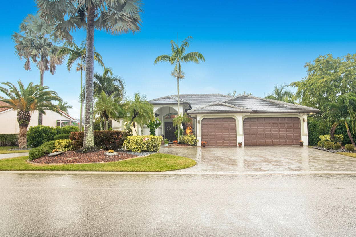 5062 Kensington Circle, Coral Springs, FL 33076 5 bedroom 4 bath room renovated new roof