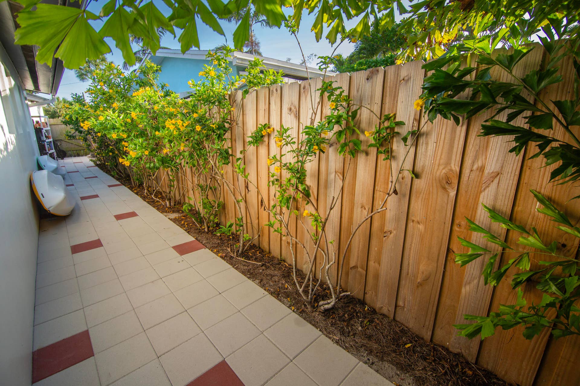 917 NE 18th Street, Fort Lauderdale, FL 33305 Side Hallway