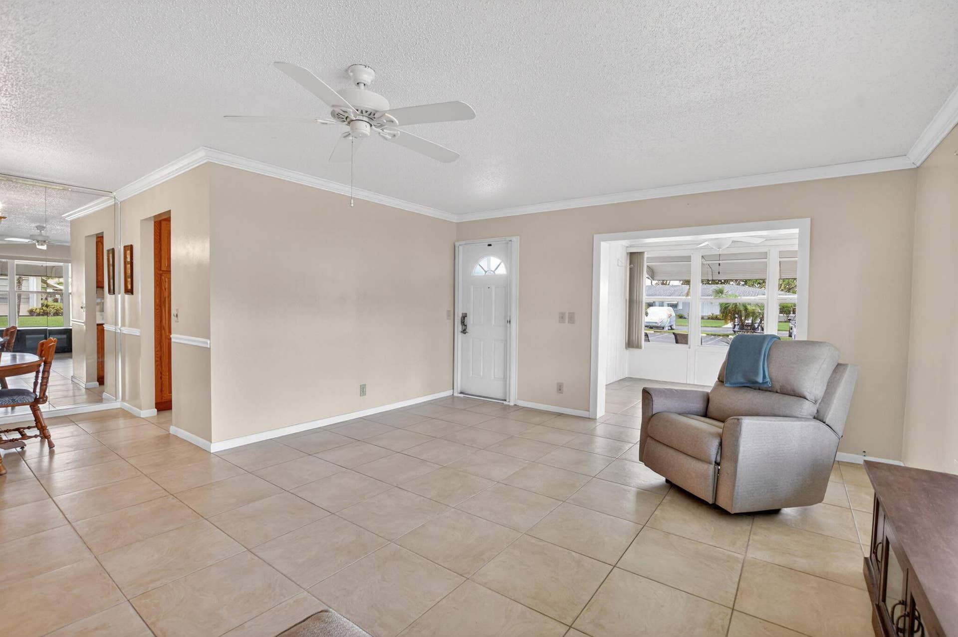 Large Living Rm