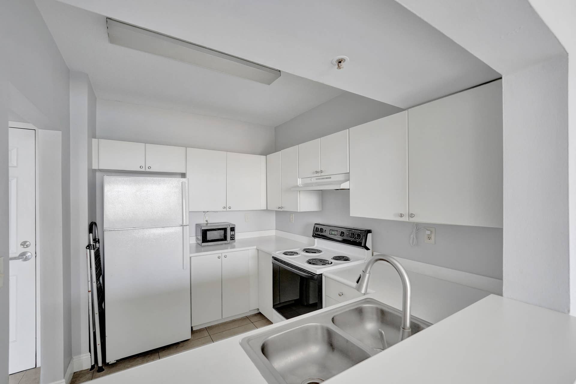 3020 NE 32nd Avenue, #807, Fort Lauderdale, FL 33308 DSC07443