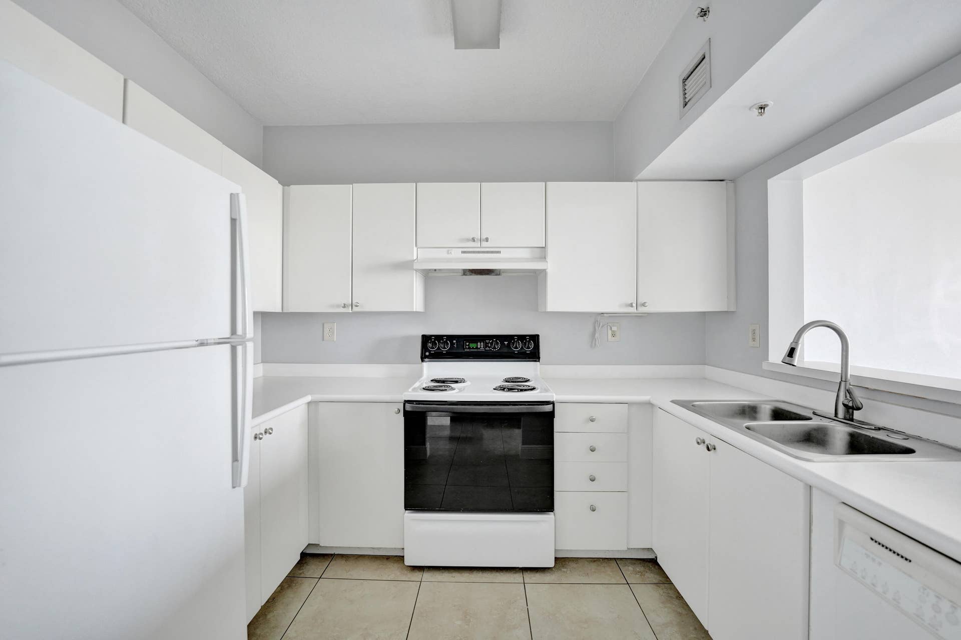 3020 NE 32nd Avenue, #807, Fort Lauderdale, FL 33308 DSC07425