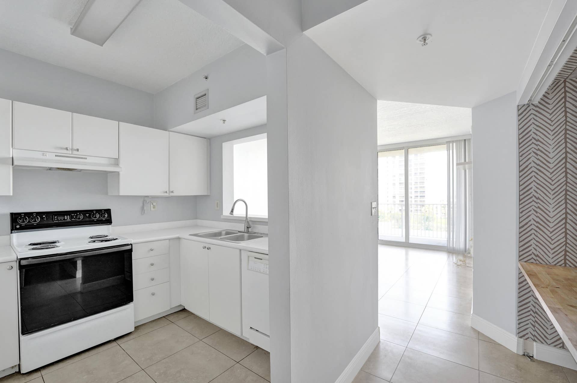 3020 NE 32nd Avenue, #807, Fort Lauderdale, FL 33308 DSC07422
