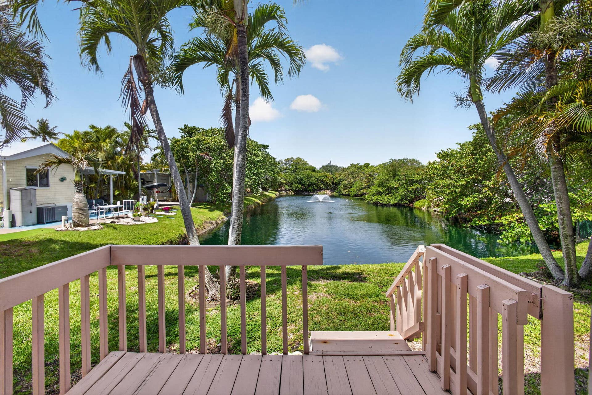 ok, back to property....back porch view!