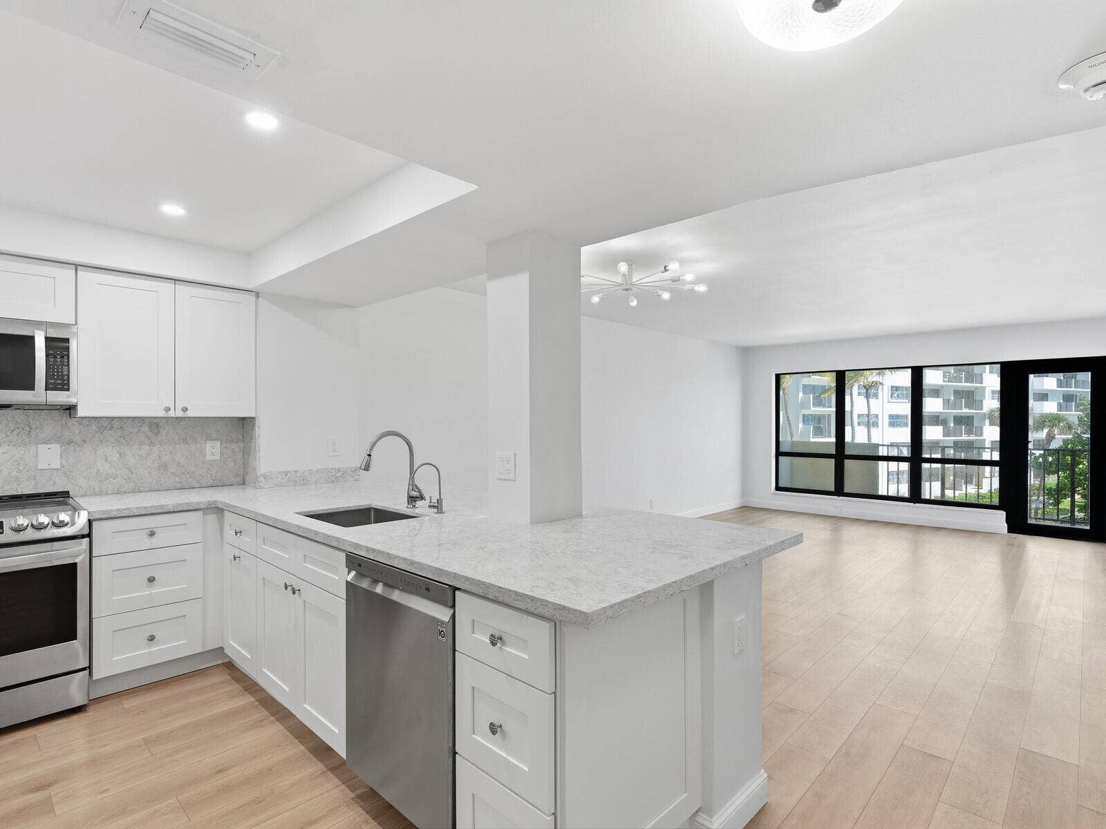 EntrywayKitchen