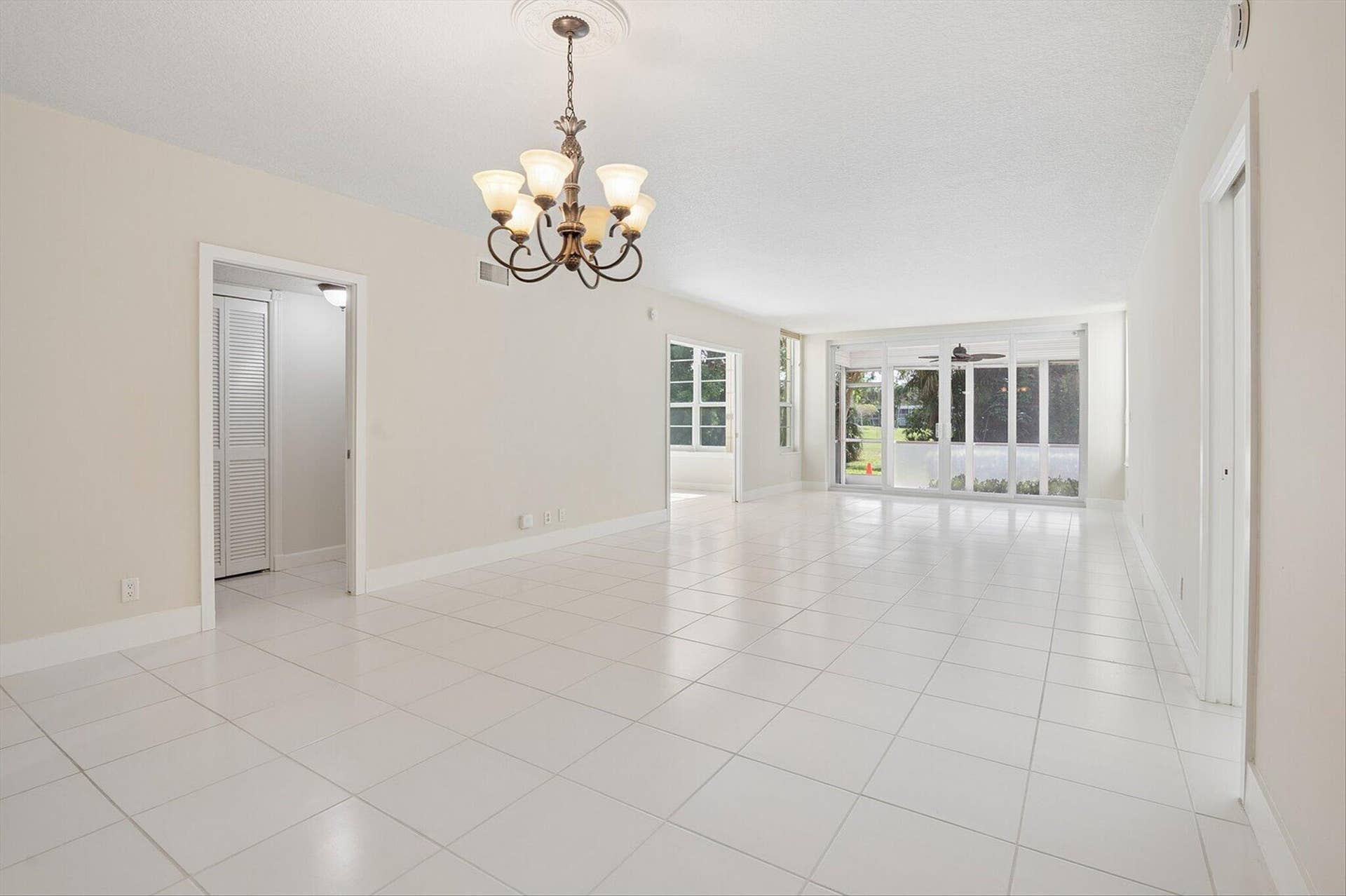 804 Cypress Grove Lane, #104, Pompano Beach, FL 33069 02-Cowan-804 Cypress Cove Ln #104-2