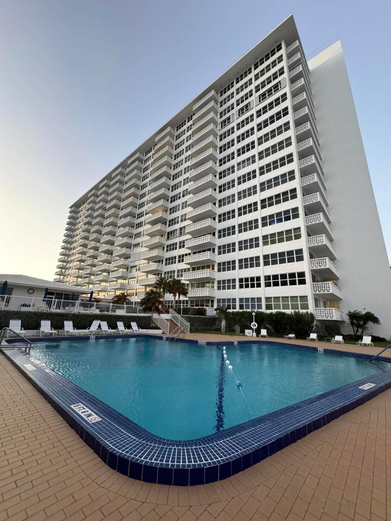 4010 Galt Ocean Drive, #Apt 206, Fort Lauderdale, FL 33308 os south exterior w pool