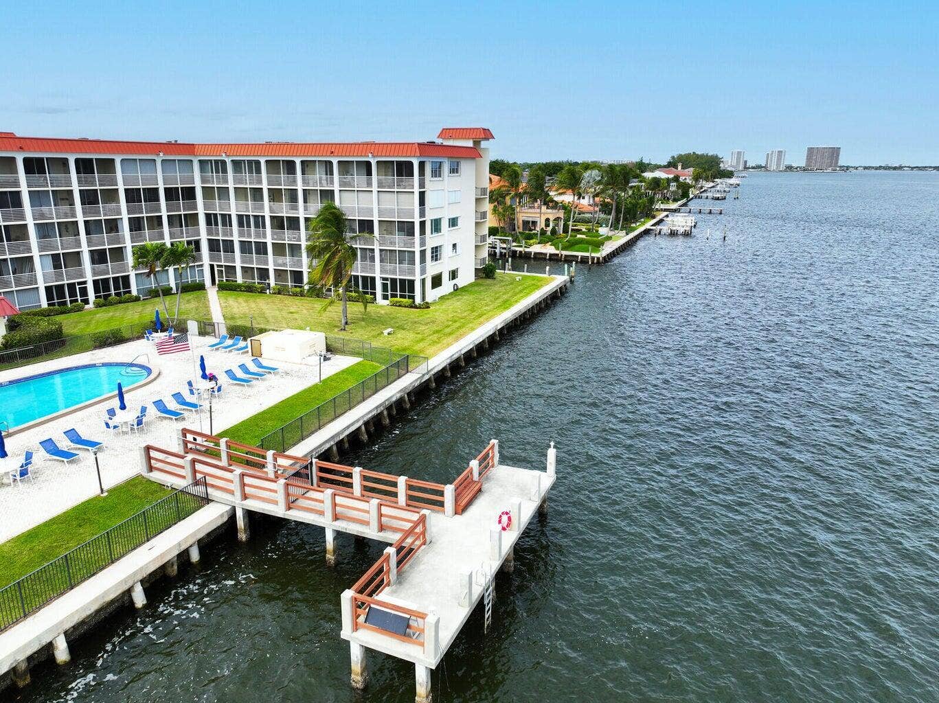105 Paradise Harbour Boulevard, #108, North Palm Beach, FL 33408 paradise pool