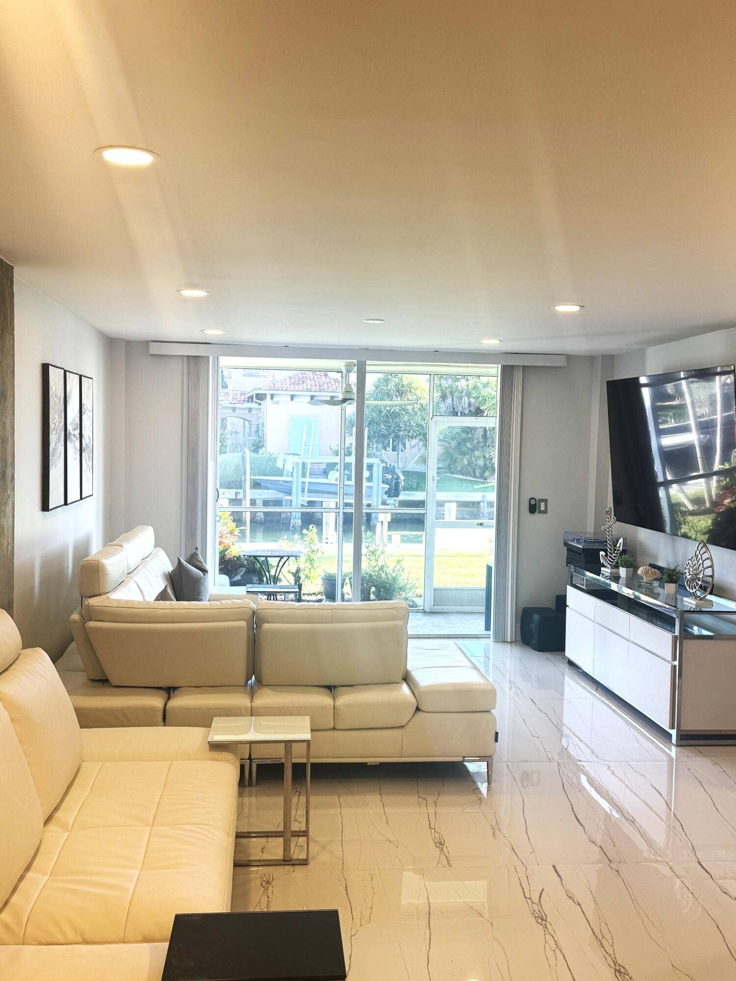 105 Paradise Harbour Boulevard, #108, North Palm Beach, FL 33408 Livingroom