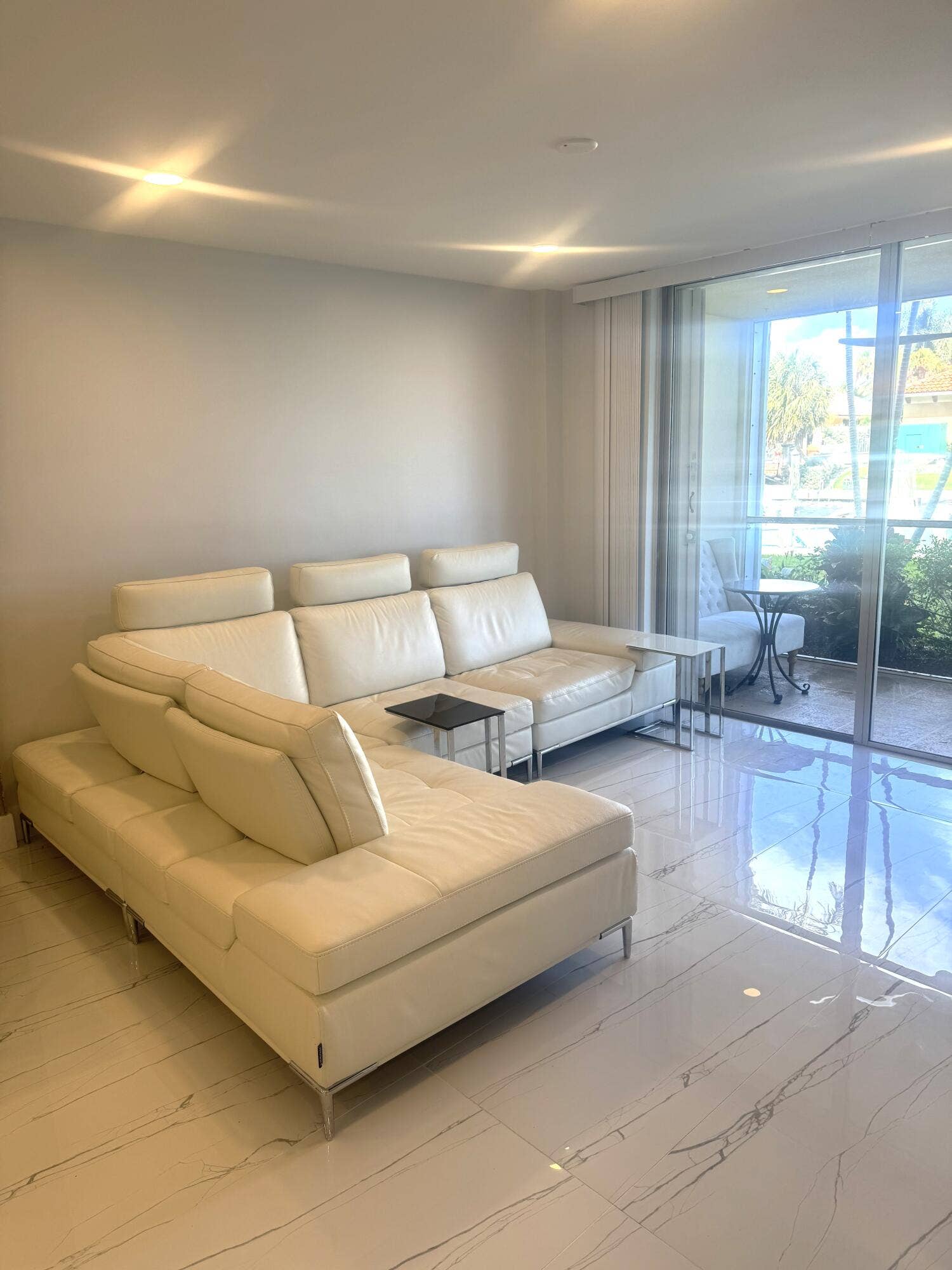 105 Paradise Harbour Boulevard, #108, North Palm Beach, FL 33408 Livingroom