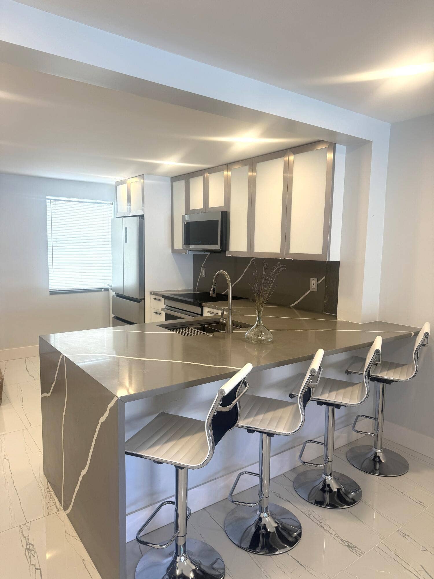 105 Paradise Harbour Boulevard, #108, North Palm Beach, FL 33408 Kitchen island