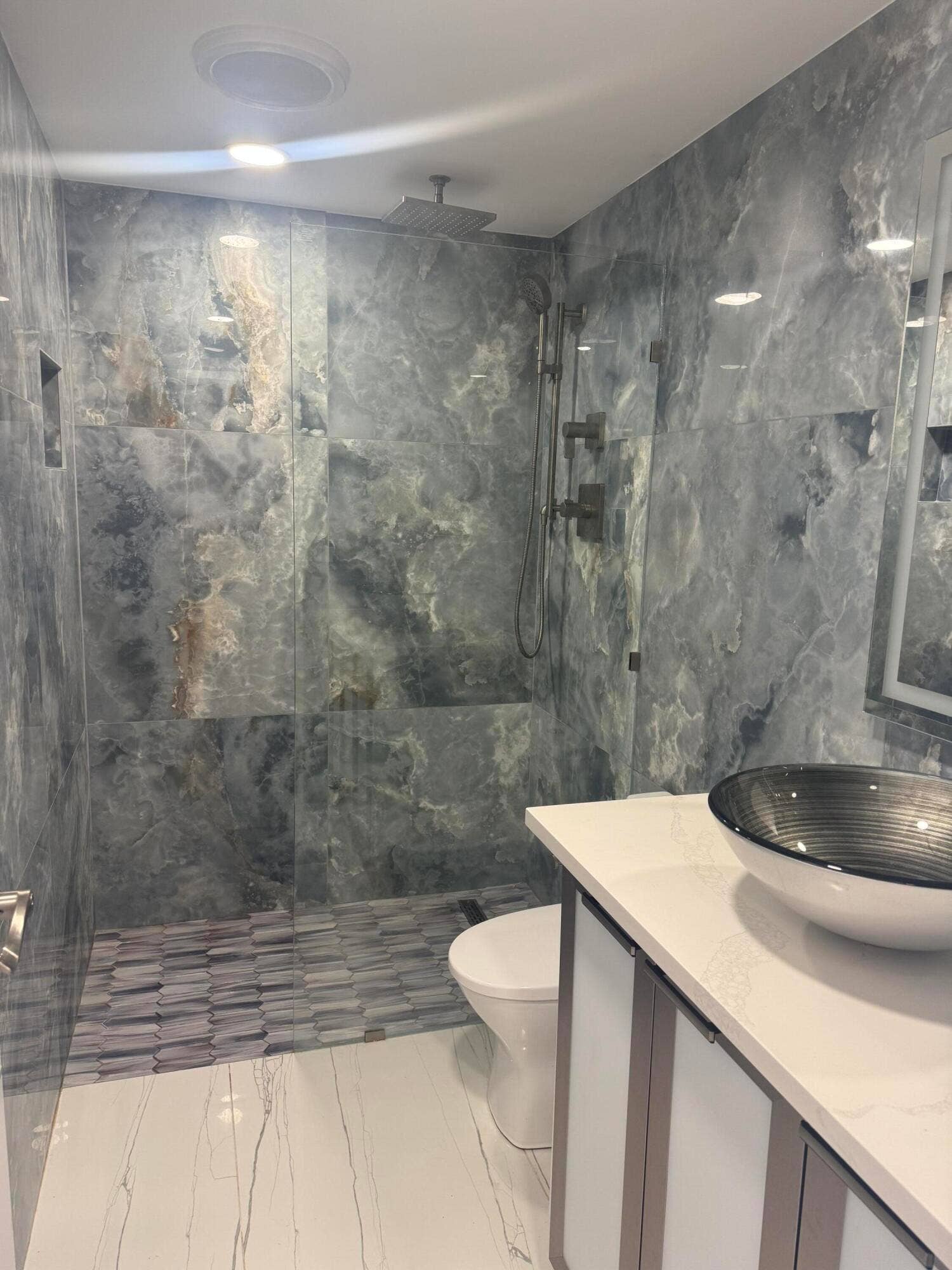 105 Paradise Harbour Boulevard, #108, North Palm Beach, FL 33408 Bath