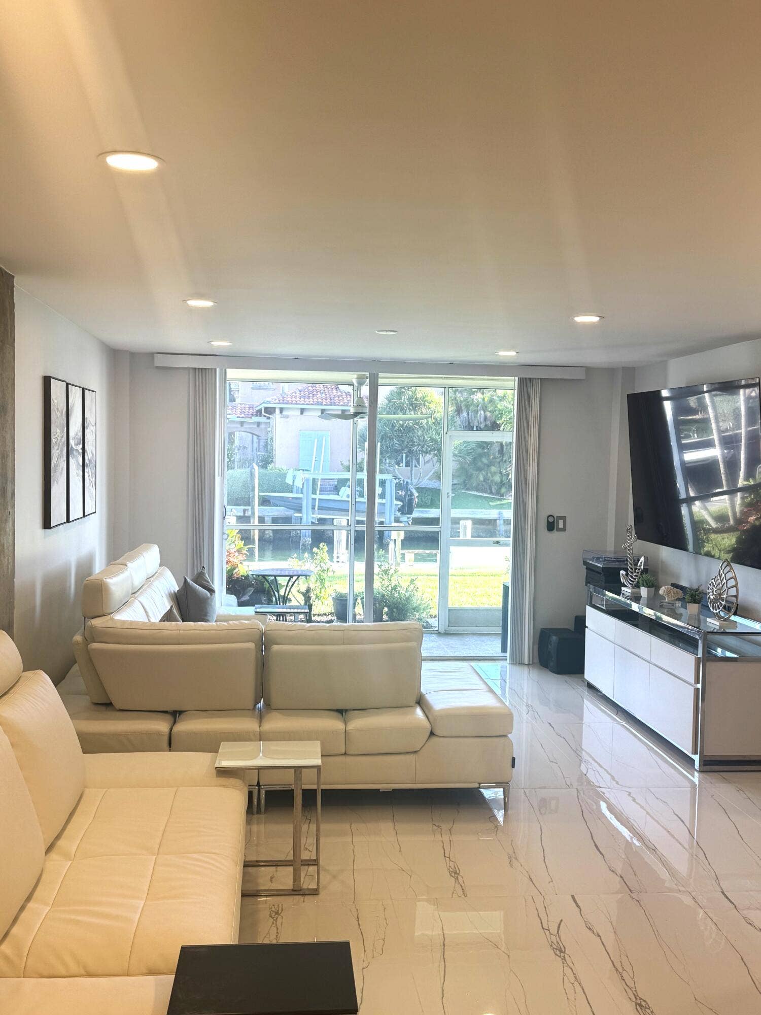 105 Paradise Harbour Boulevard, #108, North Palm Beach, FL 33408 Livingroom