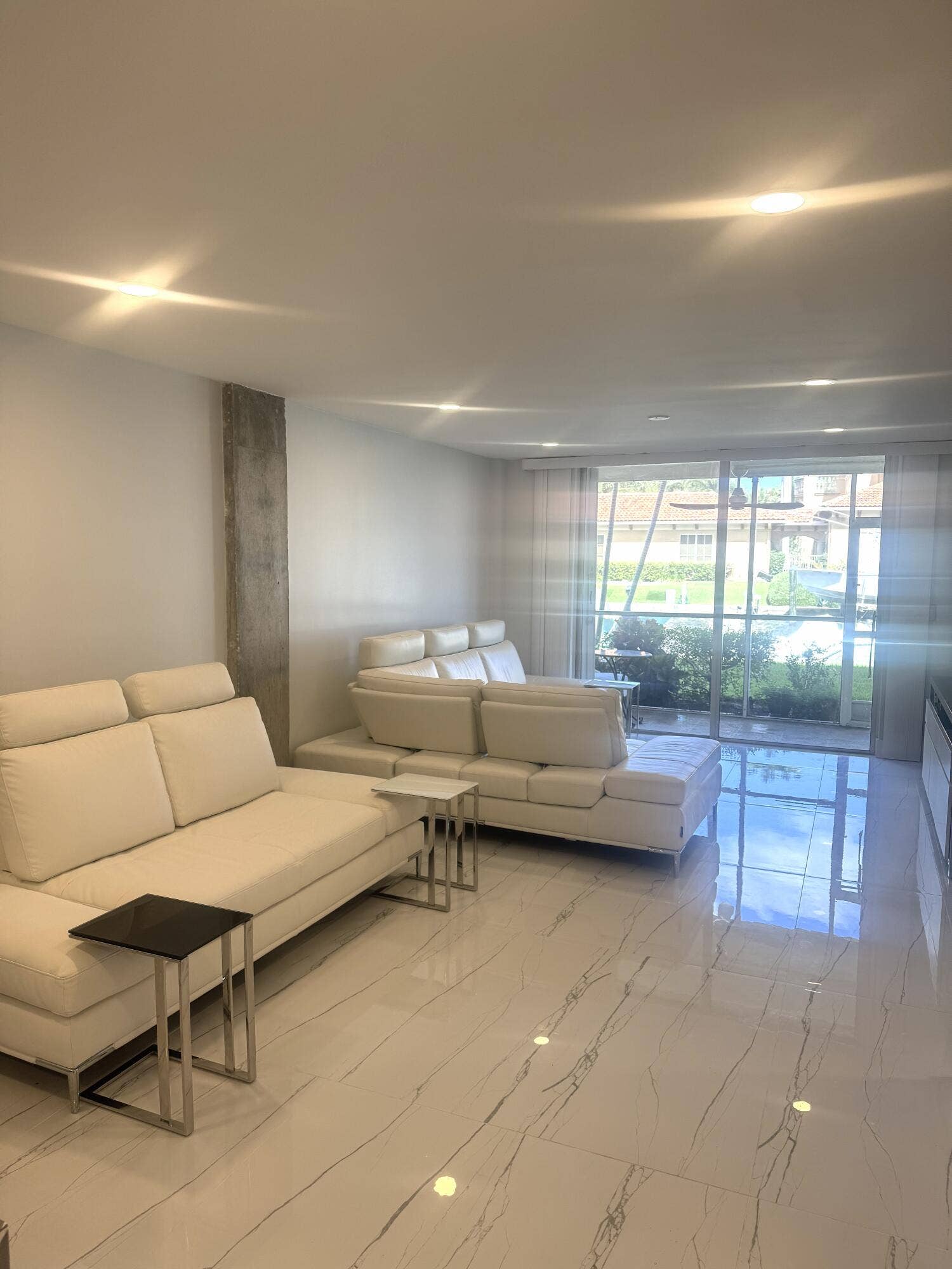 105 Paradise Harbour Boulevard, #108, North Palm Beach, FL 33408 Livingroom