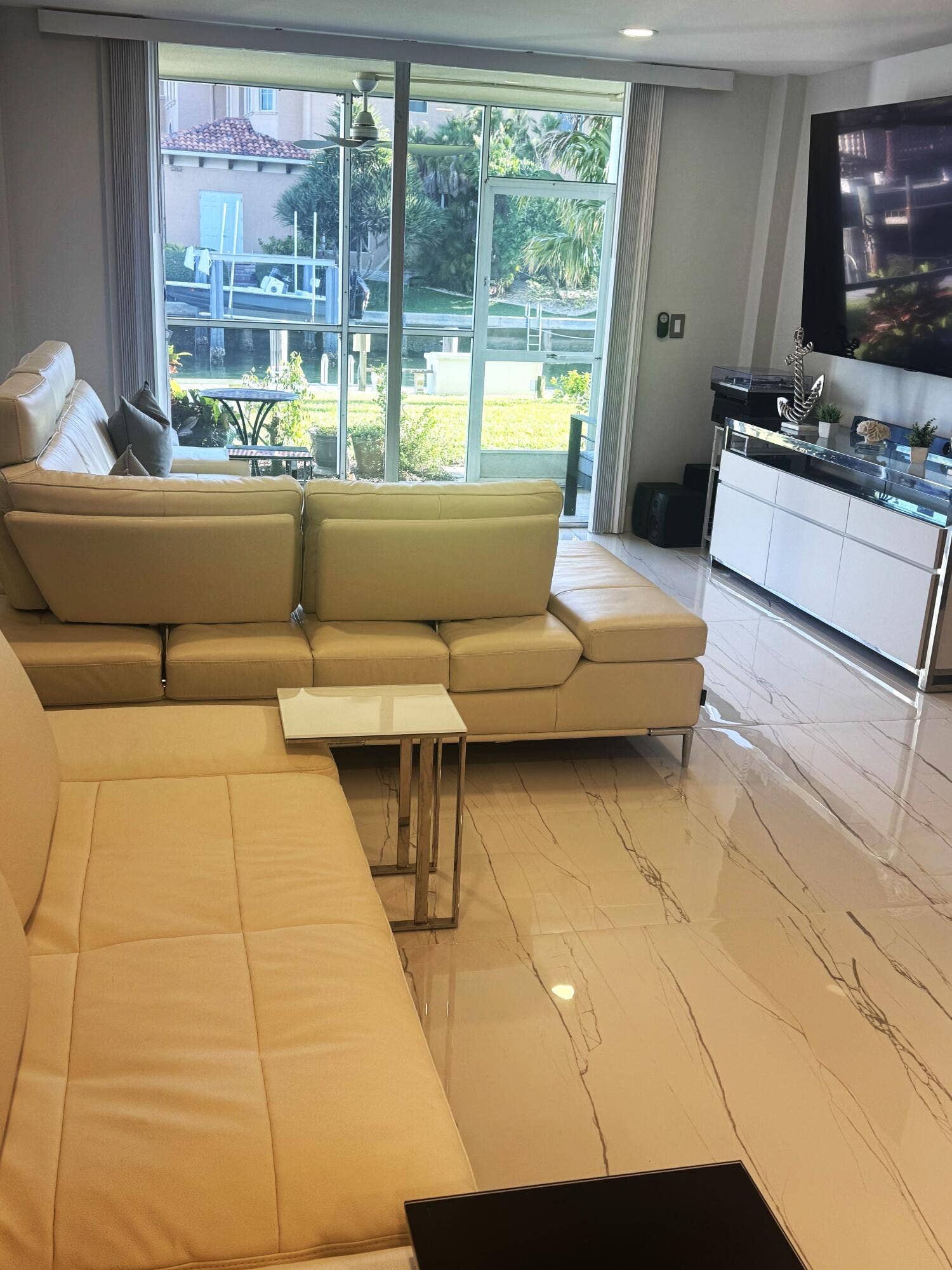 105 Paradise Harbour Boulevard, #108, North Palm Beach, FL 33408 Livingroom