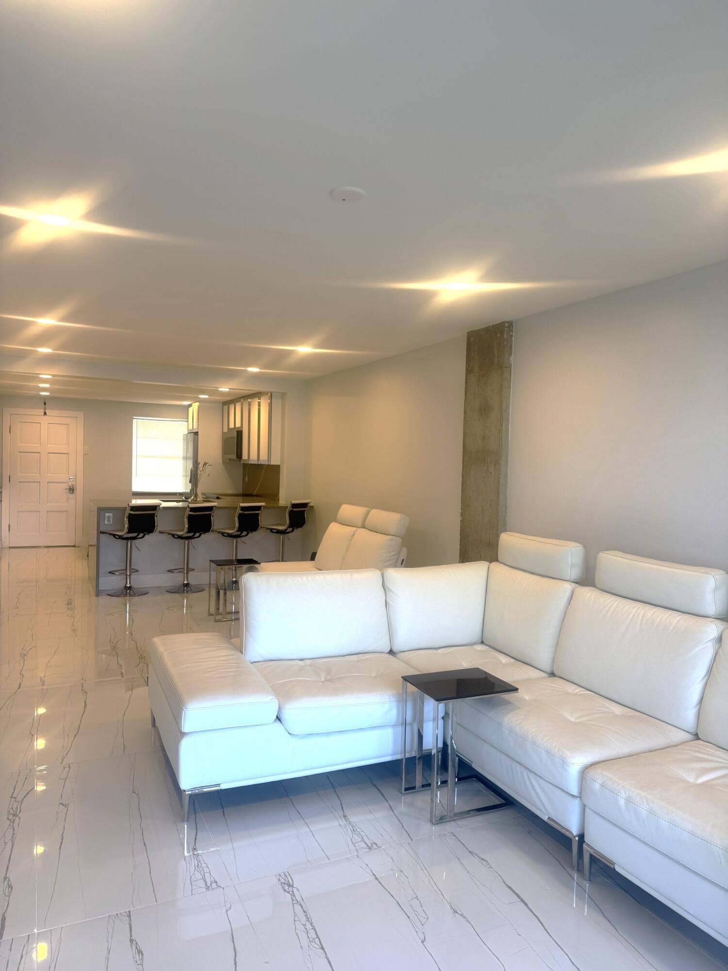 105 Paradise Harbour Boulevard, #108, North Palm Beach, FL 33408 Livingroom