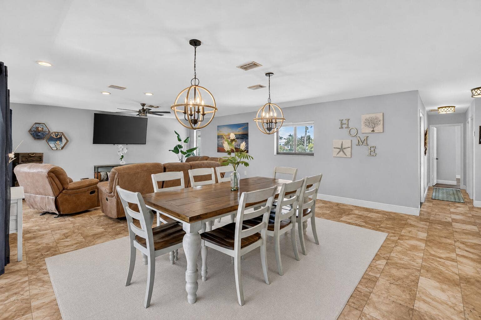 06 Dining Area