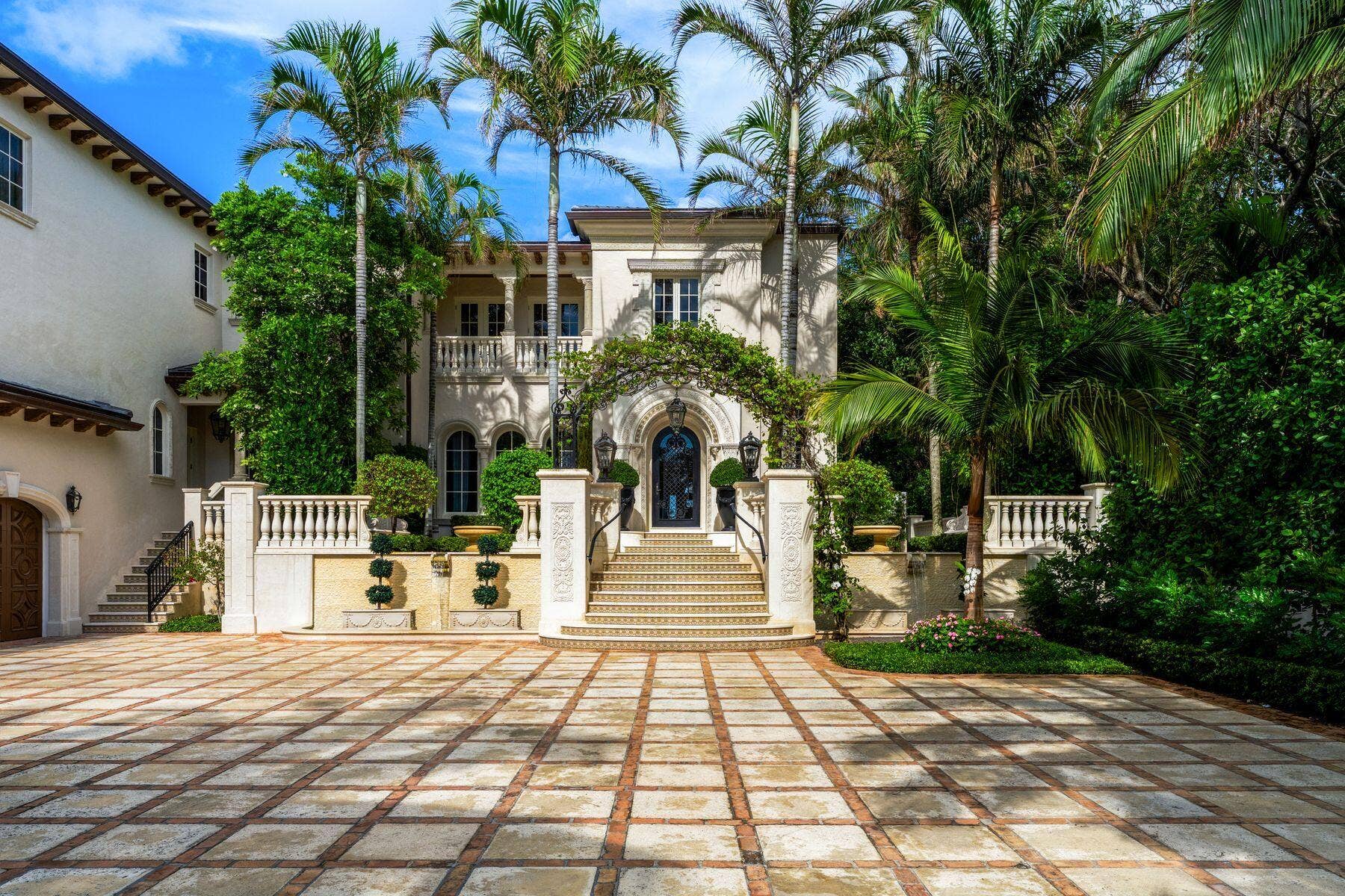 1131 Hillsboro Mile, Hillsboro Beach, FL 33062 Extra large driveway