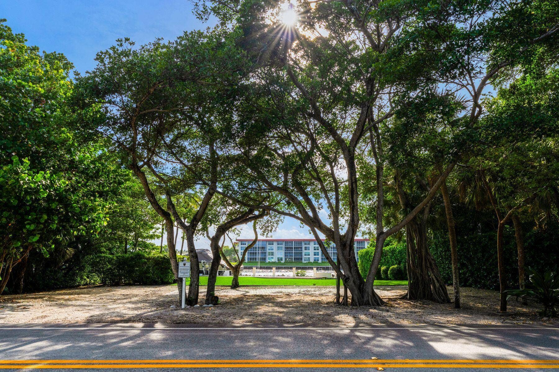1131 Hillsboro Mile, Hillsboro Beach, FL 33062 1131 Hillsboro Mile_1oakstudios_75