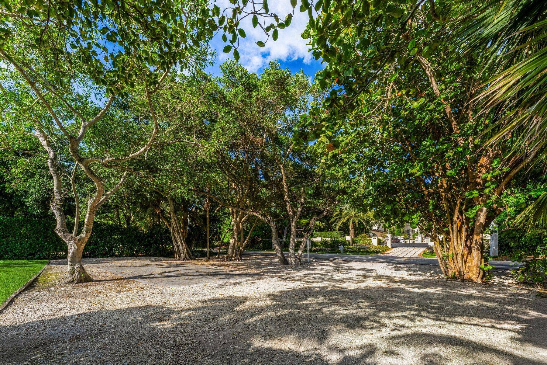 1131 Hillsboro Mile, Hillsboro Beach, FL 33062 Land across the street build your guest house or private retreat.