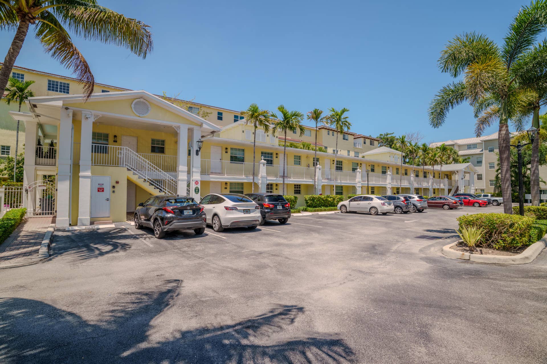 2660 NE 8th Avenue, #106, Wilton Manors, FL 33334 DSC03275-HDR
