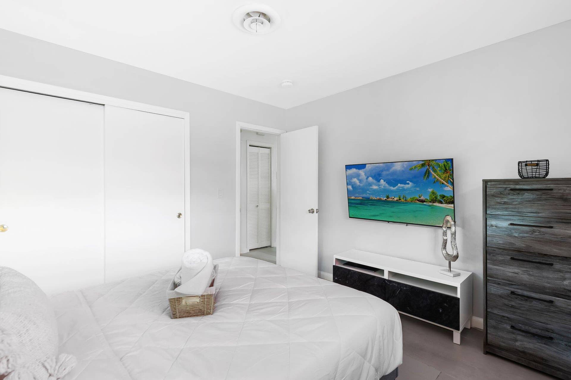 2640 NW 9th Lane, Wilton Manors, FL 33311 17-web-or-mls-DSC_7820