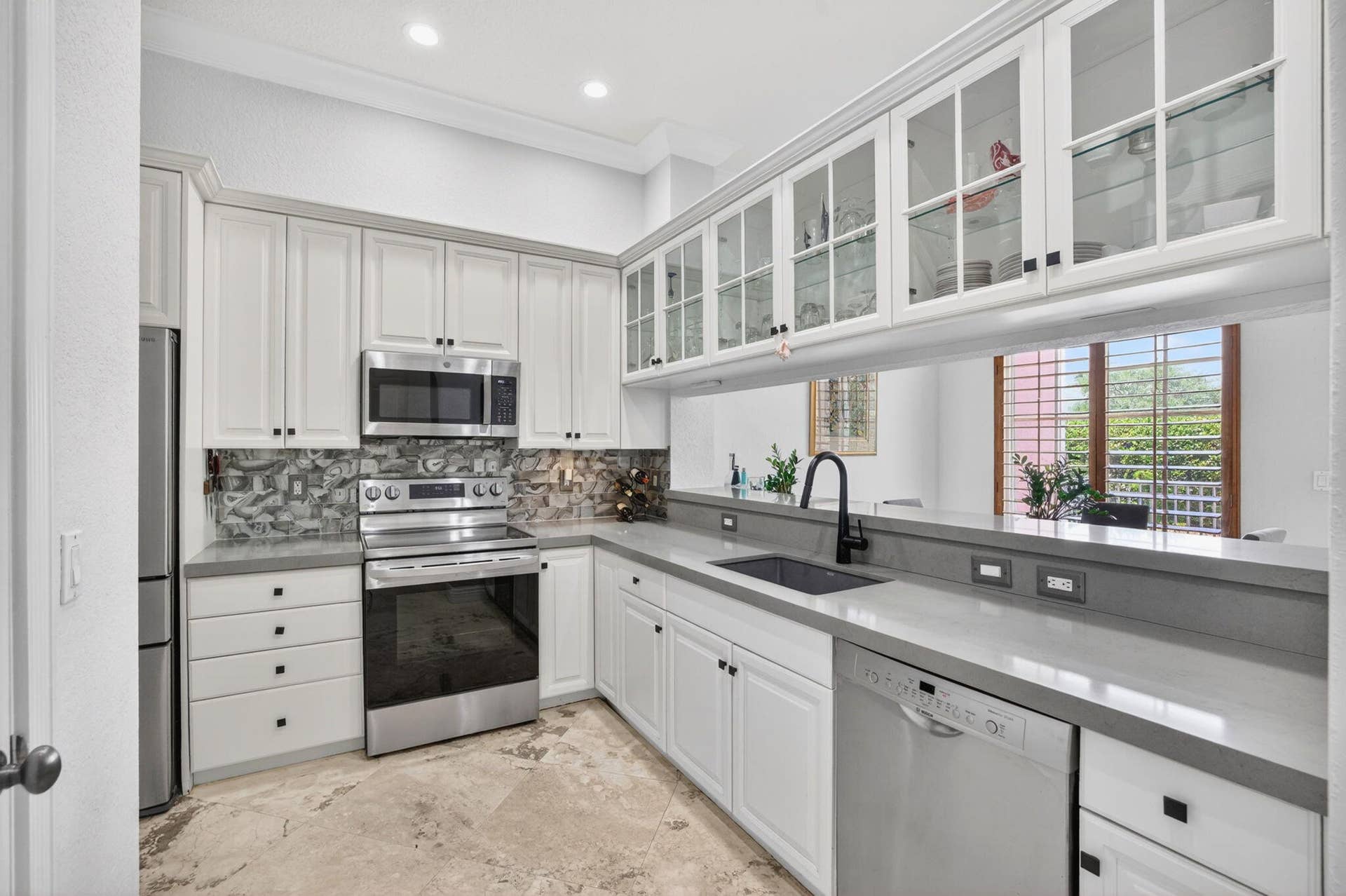 2860 Marina Circle, Lighthouse Point, FL 33064 Stainless Steel Appliances