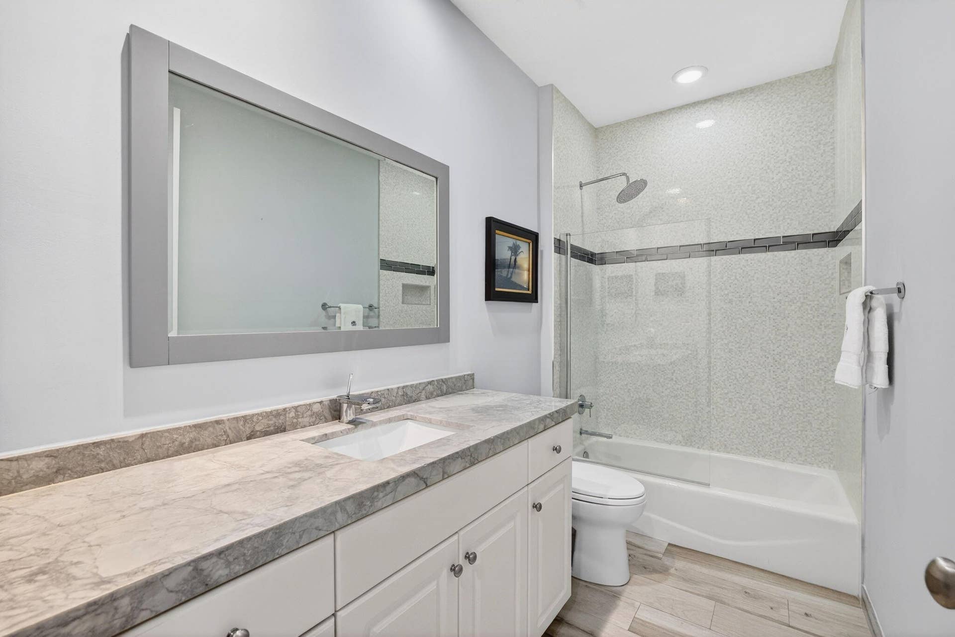 2860 Marina Circle, Lighthouse Point, FL 33064 Updated guest bath