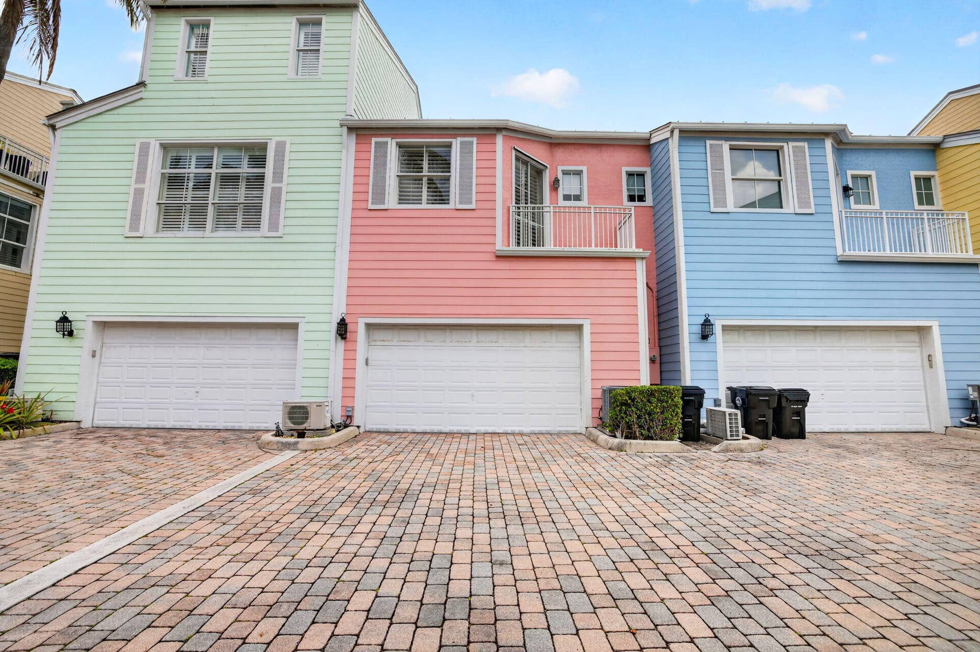 2860 Marina Circle, Lighthouse Point, FL 33064 2 Car Oversized Garage with A/C