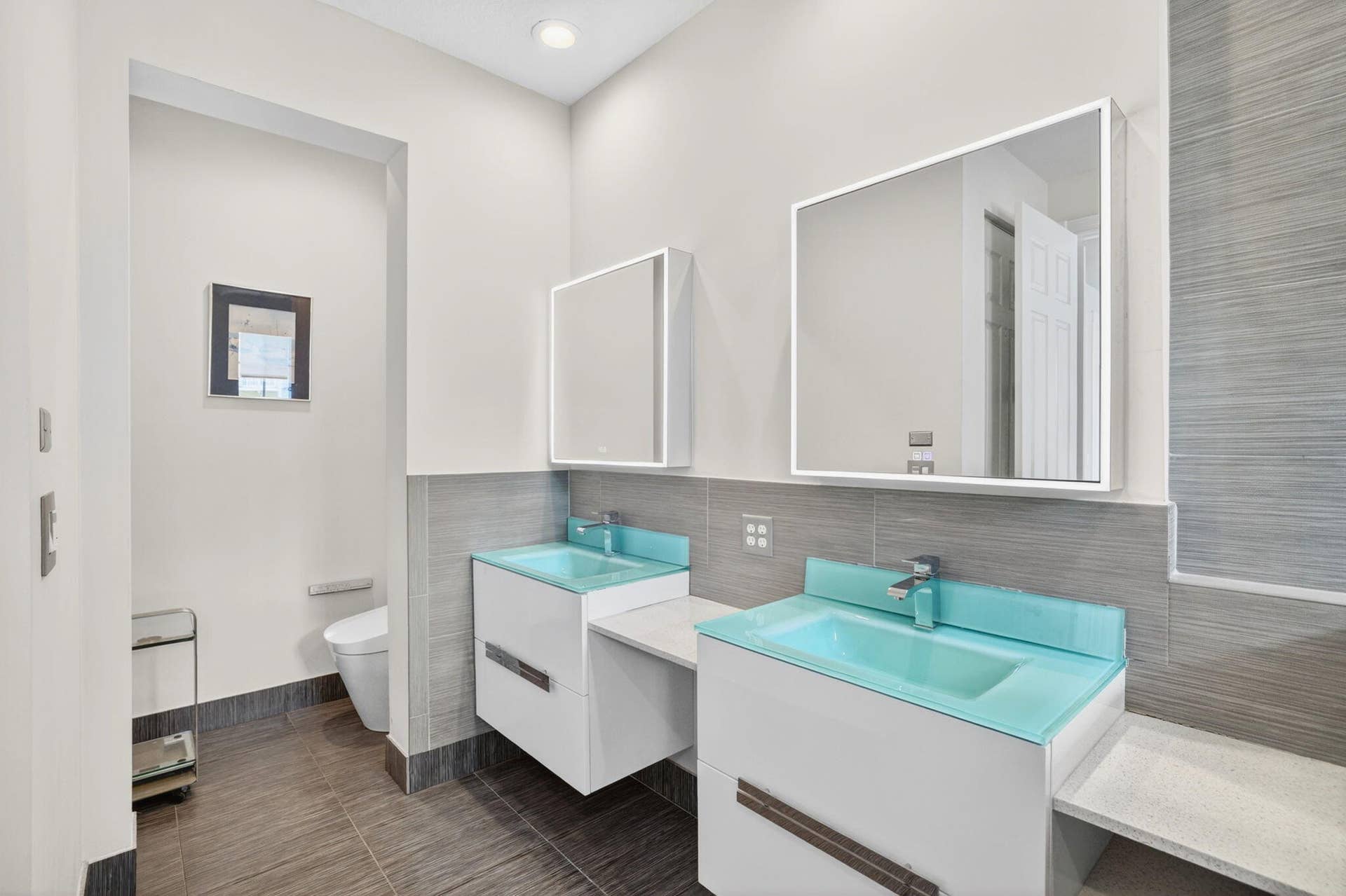 2860 Marina Circle, Lighthouse Point, FL 33064 Dual Sinks