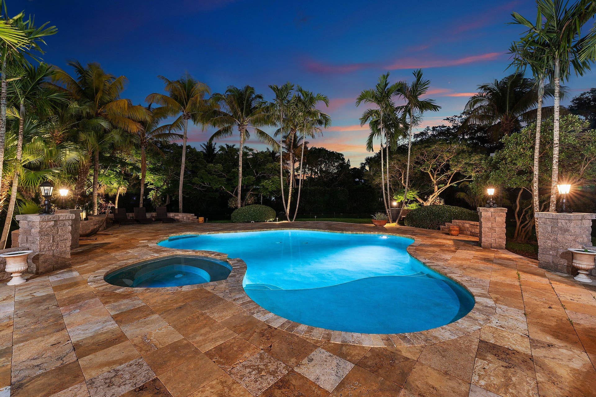 Salt-water Heated Pool & Hot tub