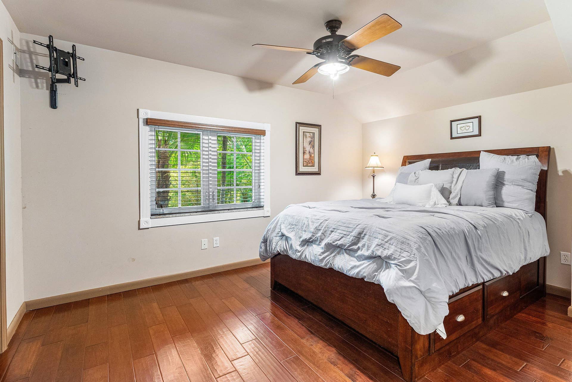 Guest House bedroom 1