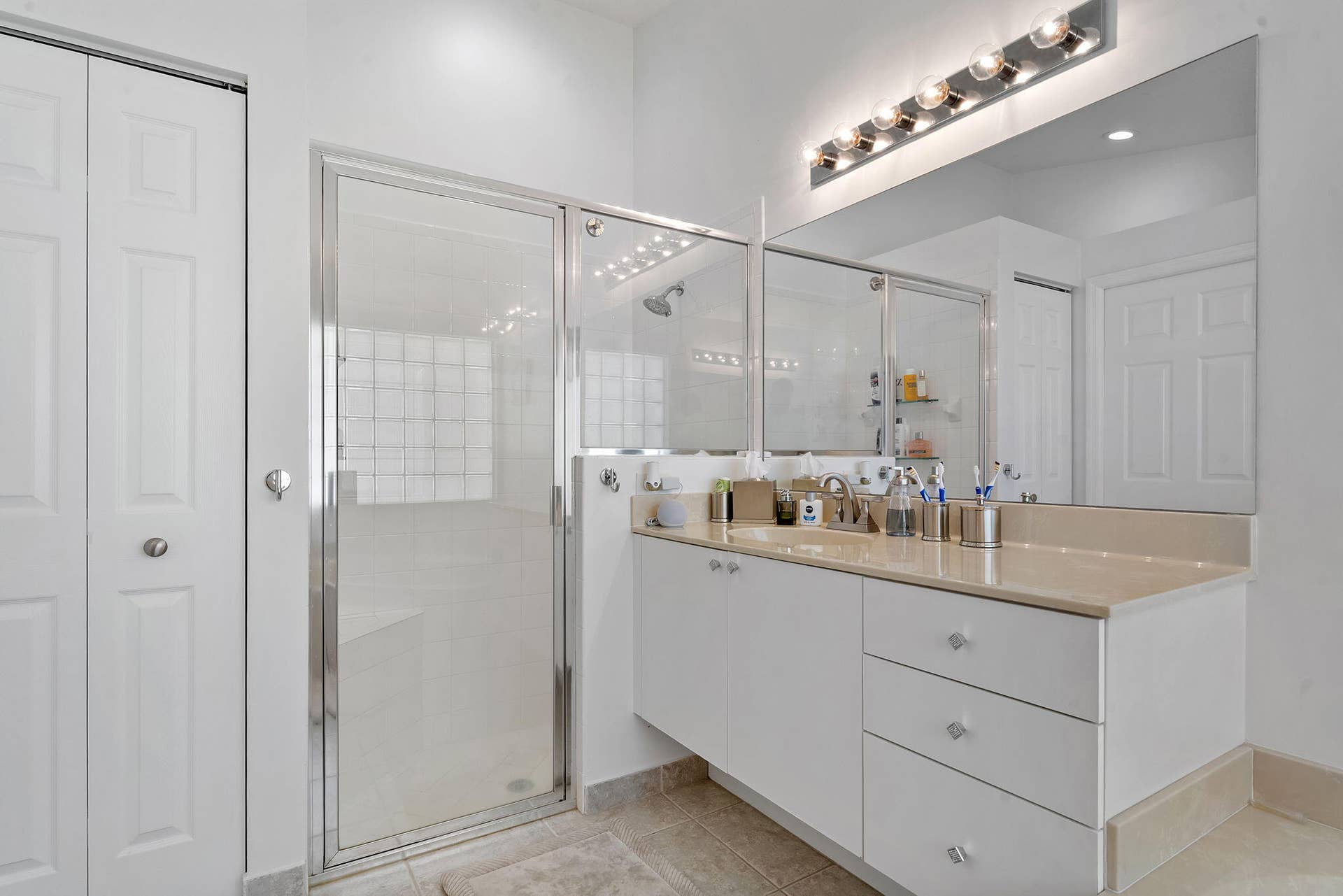 6887 Viale Elizabeth, Delray Beach, FL 33446 Primary Bathroom