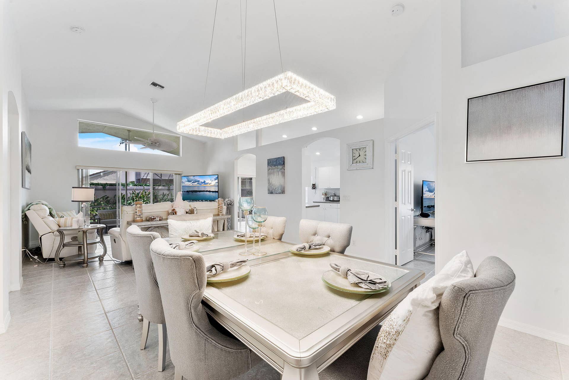6887 Viale Elizabeth, Delray Beach, FL 33446 Dining Room/Living Room