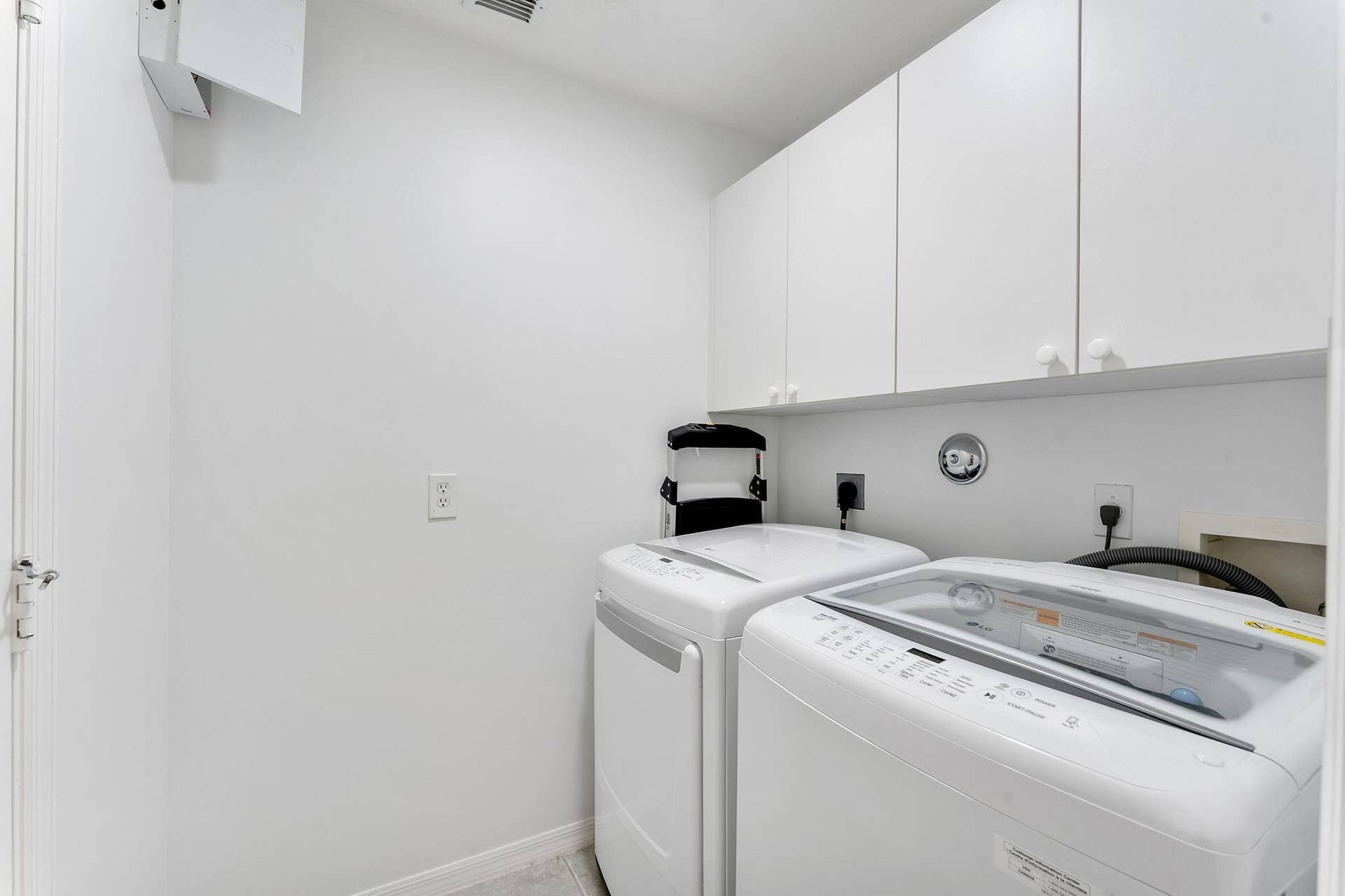 6887 Viale Elizabeth, Delray Beach, FL 33446 Laundry Room