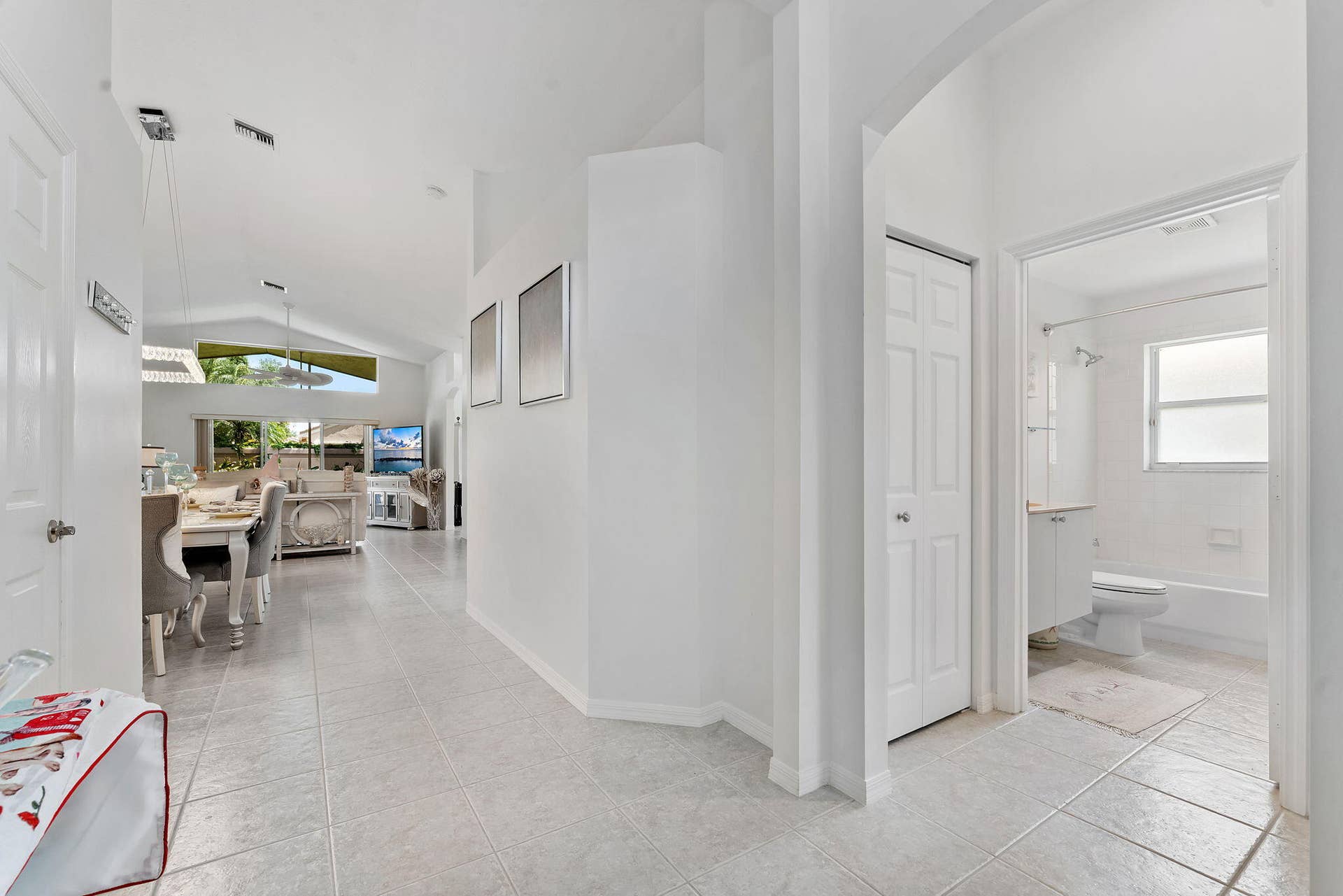 6887 Viale Elizabeth, Delray Beach, FL 33446 Foyer Entrance