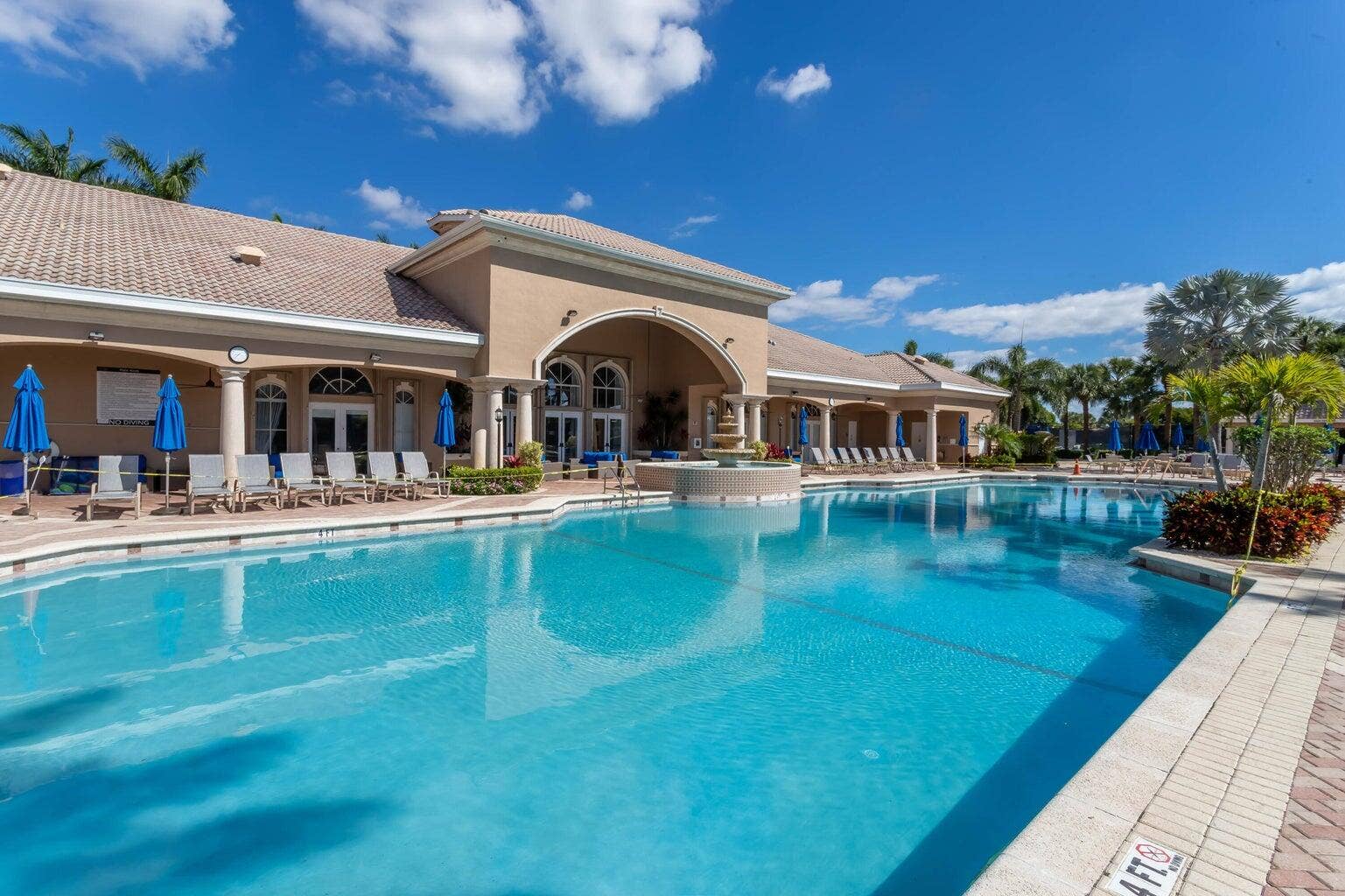 6887 Viale Elizabeth, Delray Beach, FL 33446 Pool