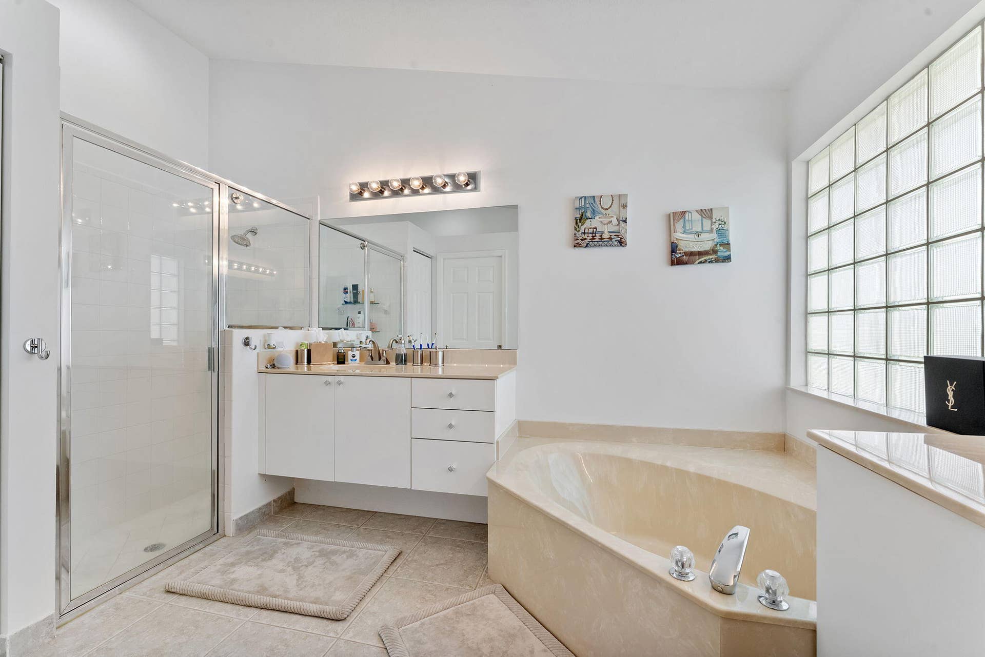 6887 Viale Elizabeth, Delray Beach, FL 33446 Primary Bathroom