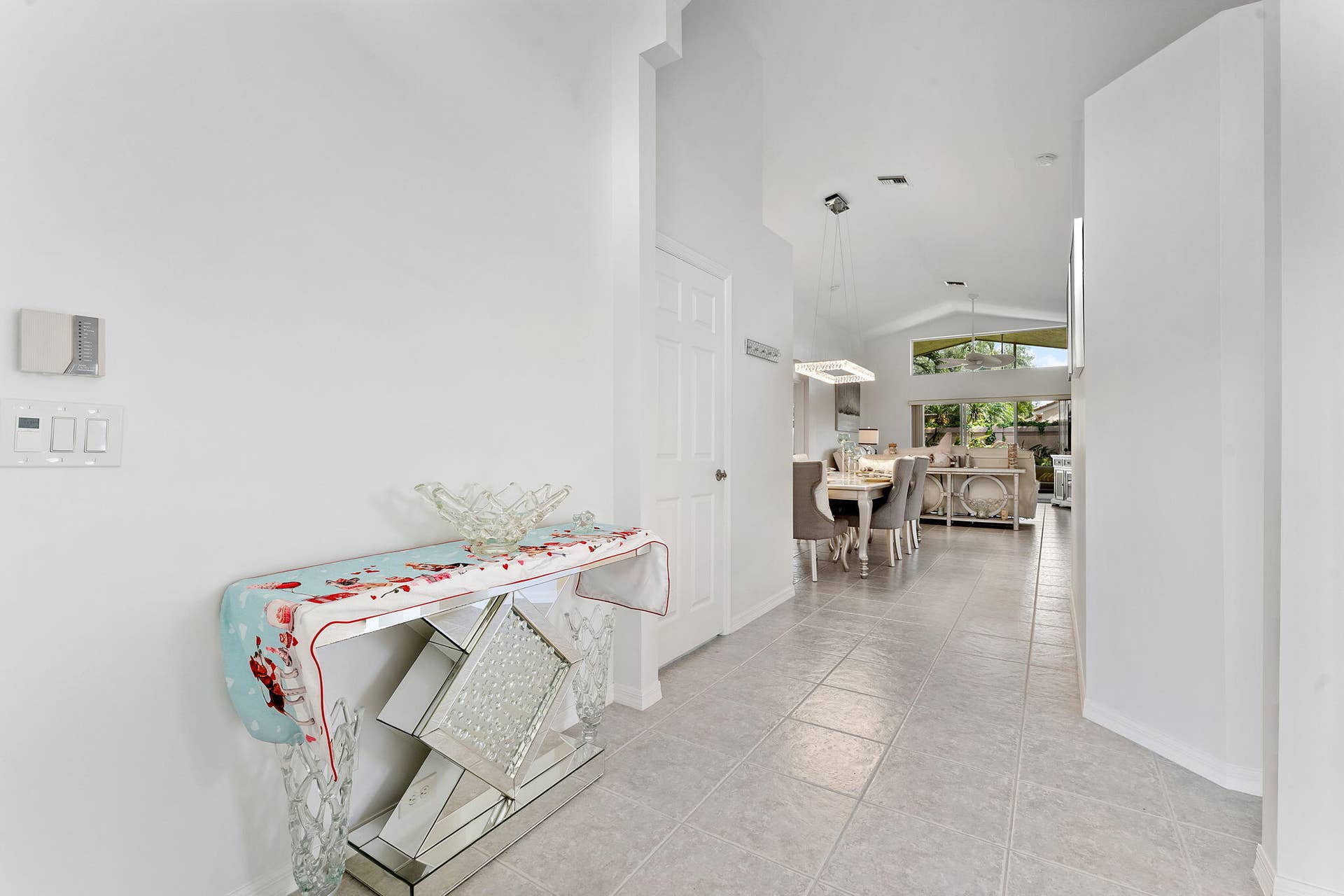 6887 Viale Elizabeth, Delray Beach, FL 33446 Foyer Entrance
