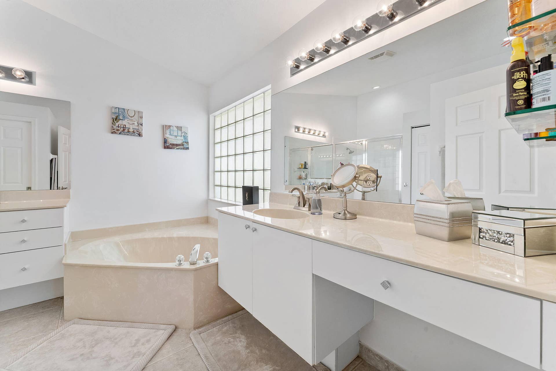 6887 Viale Elizabeth, Delray Beach, FL 33446 Primary Bathroom