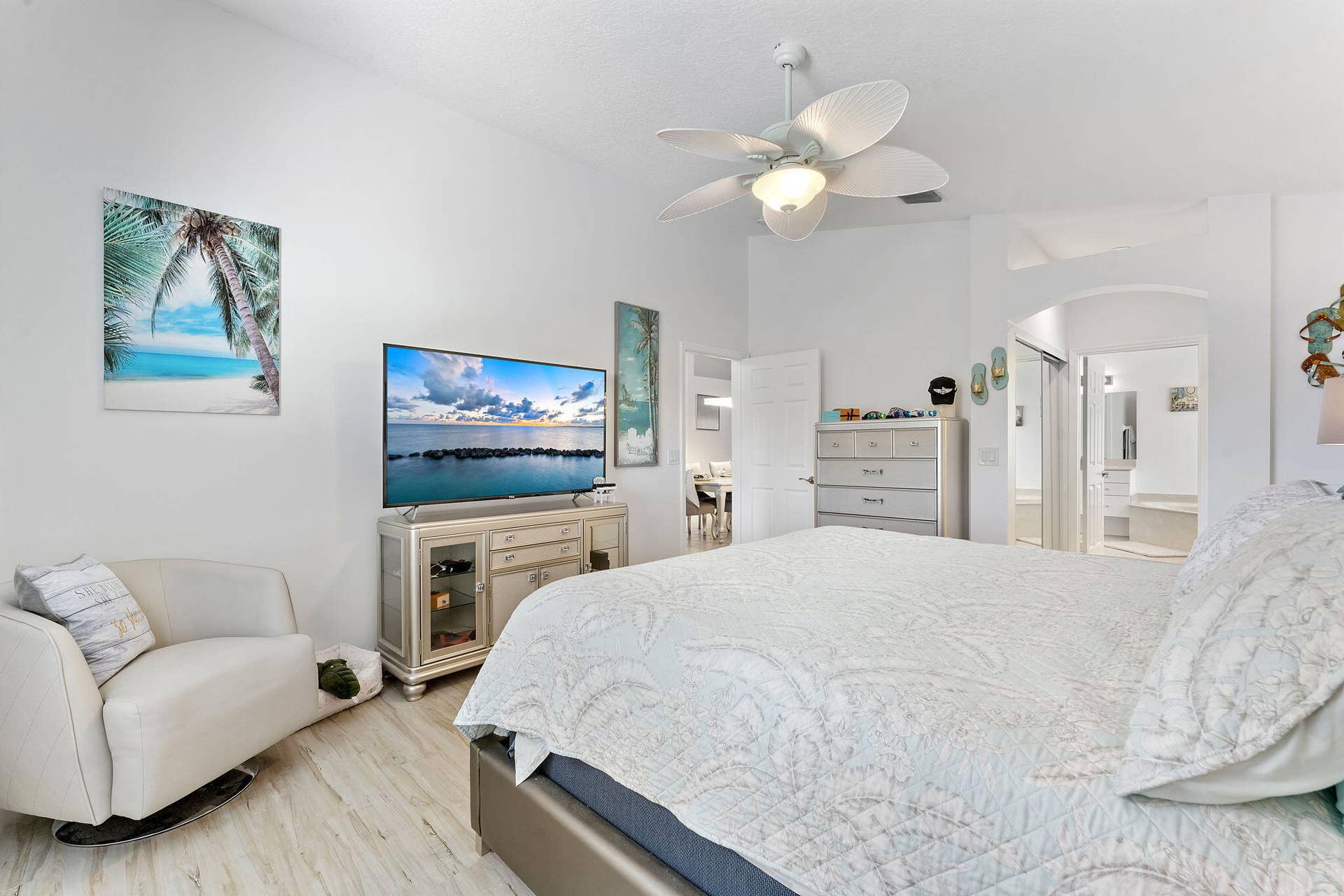 6887 Viale Elizabeth, Delray Beach, FL 33446 Primary Bedroom Inside View