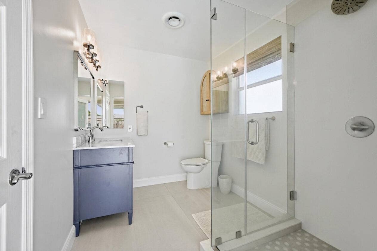 4111 NE 26th Terrace, Lighthouse Point, FL 33064 Primary Bathroom