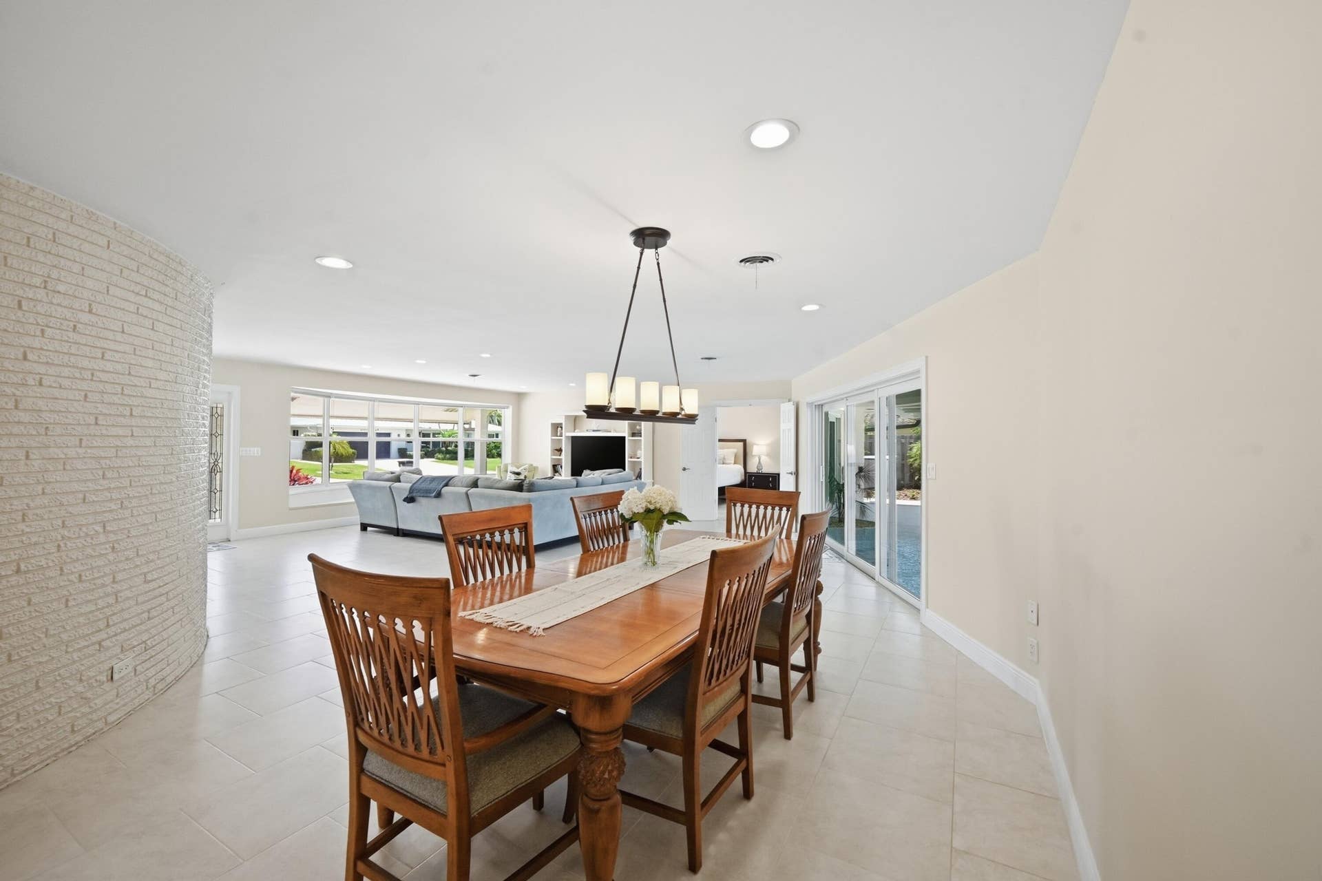 4111 NE 26th Terrace, Lighthouse Point, FL 33064 Dining