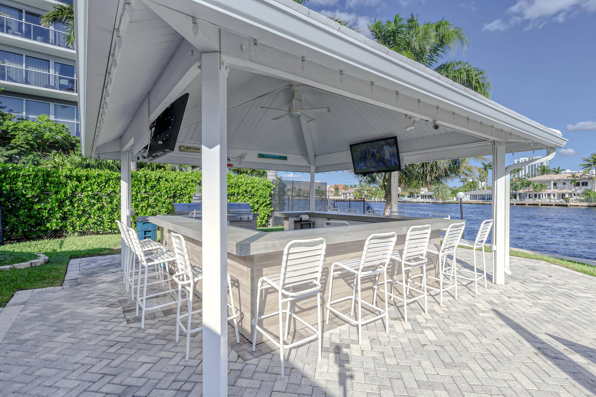 Bar/BBQ/Pool on ICW