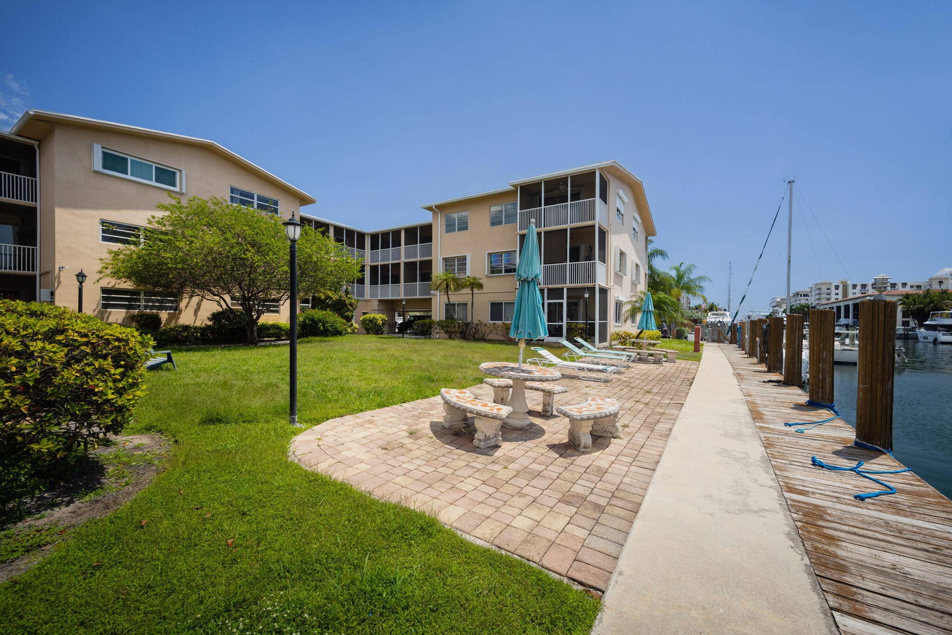 1510 SE 15th Street, #302, Fort Lauderdale, FL 33316 public seating for Owners