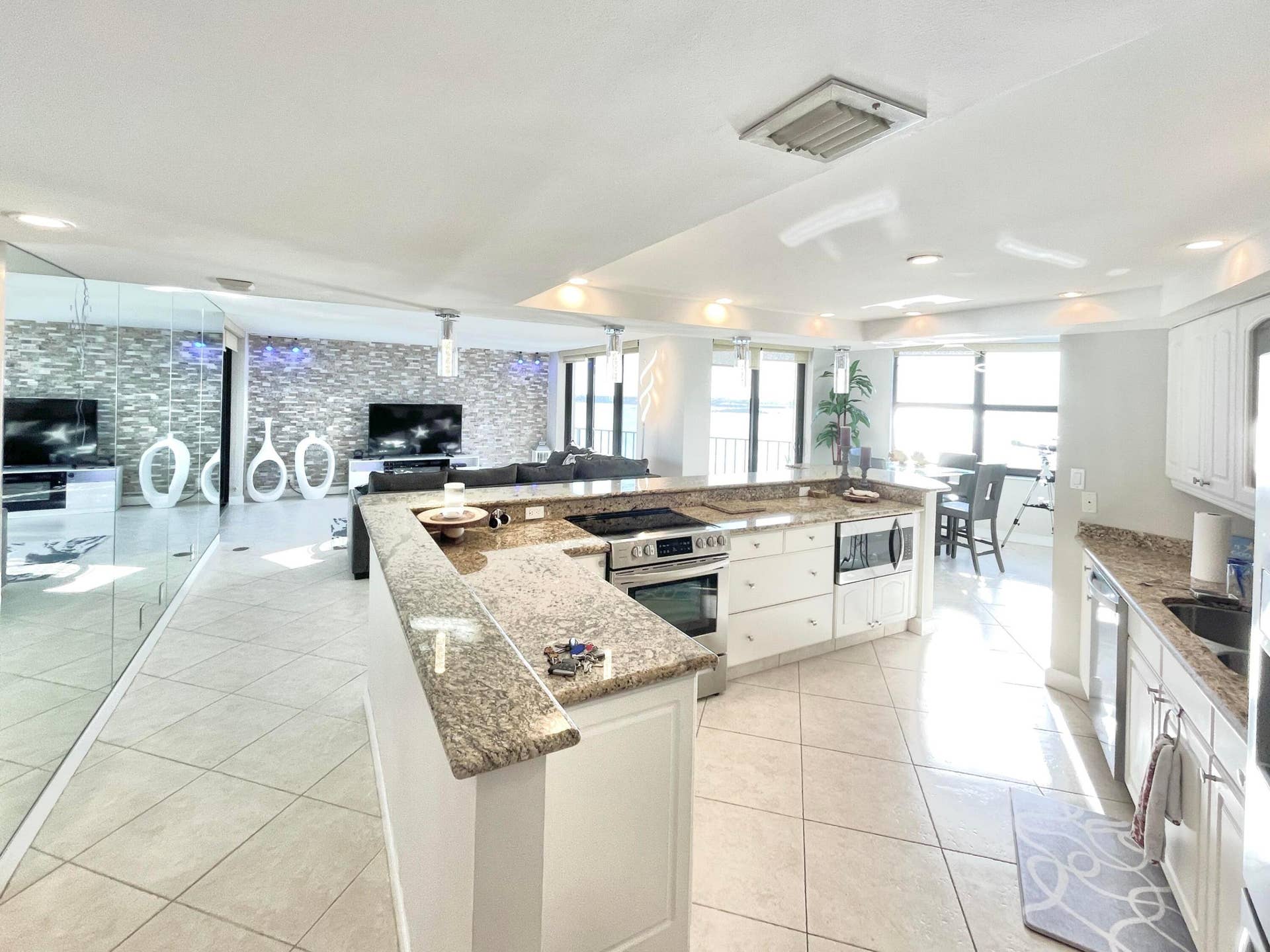 5420 N Ocean Drive, #906, Singer Island, Singer Island, FL 33404 Kitchen