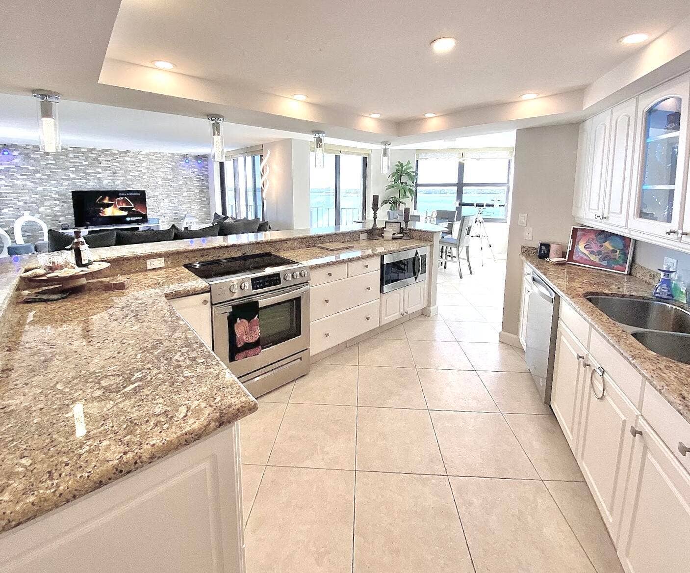 5420 N Ocean Drive, #906, Singer Island, Singer Island, FL 33404 Kitchen