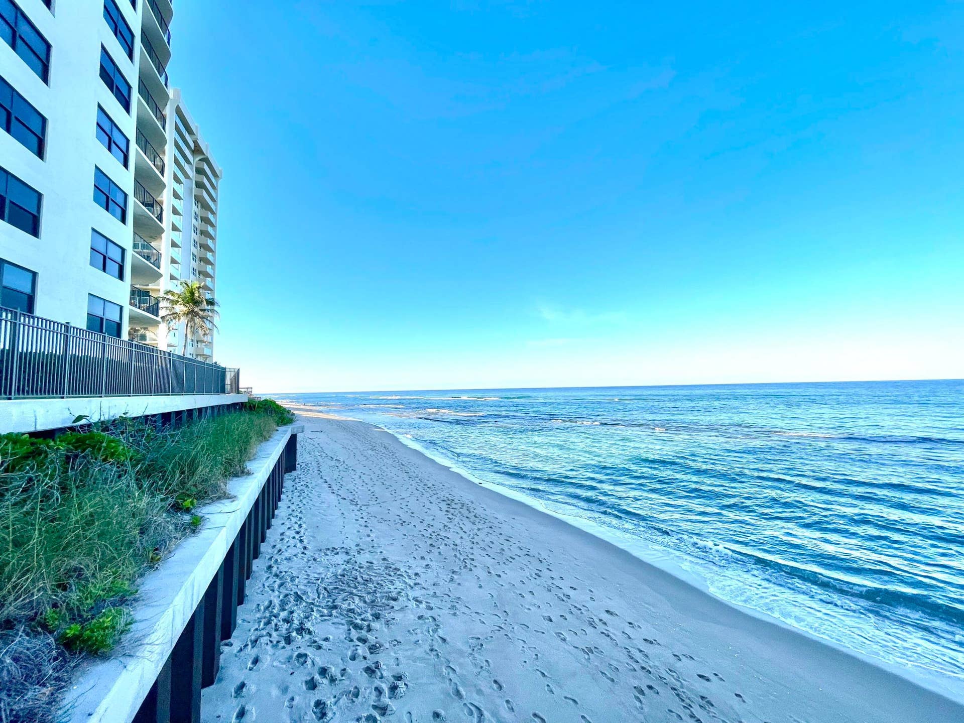5420 N Ocean Drive, #906, Singer Island, Singer Island, FL 33404 Beach
