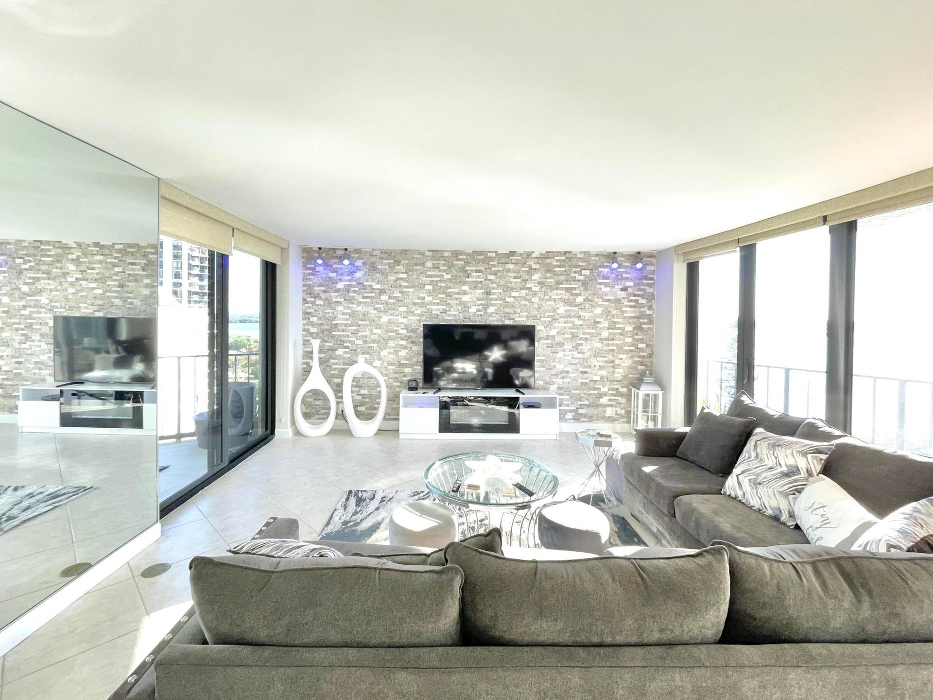 5420 N Ocean Drive, #906, Singer Island, Singer Island, FL 33404 Living Room