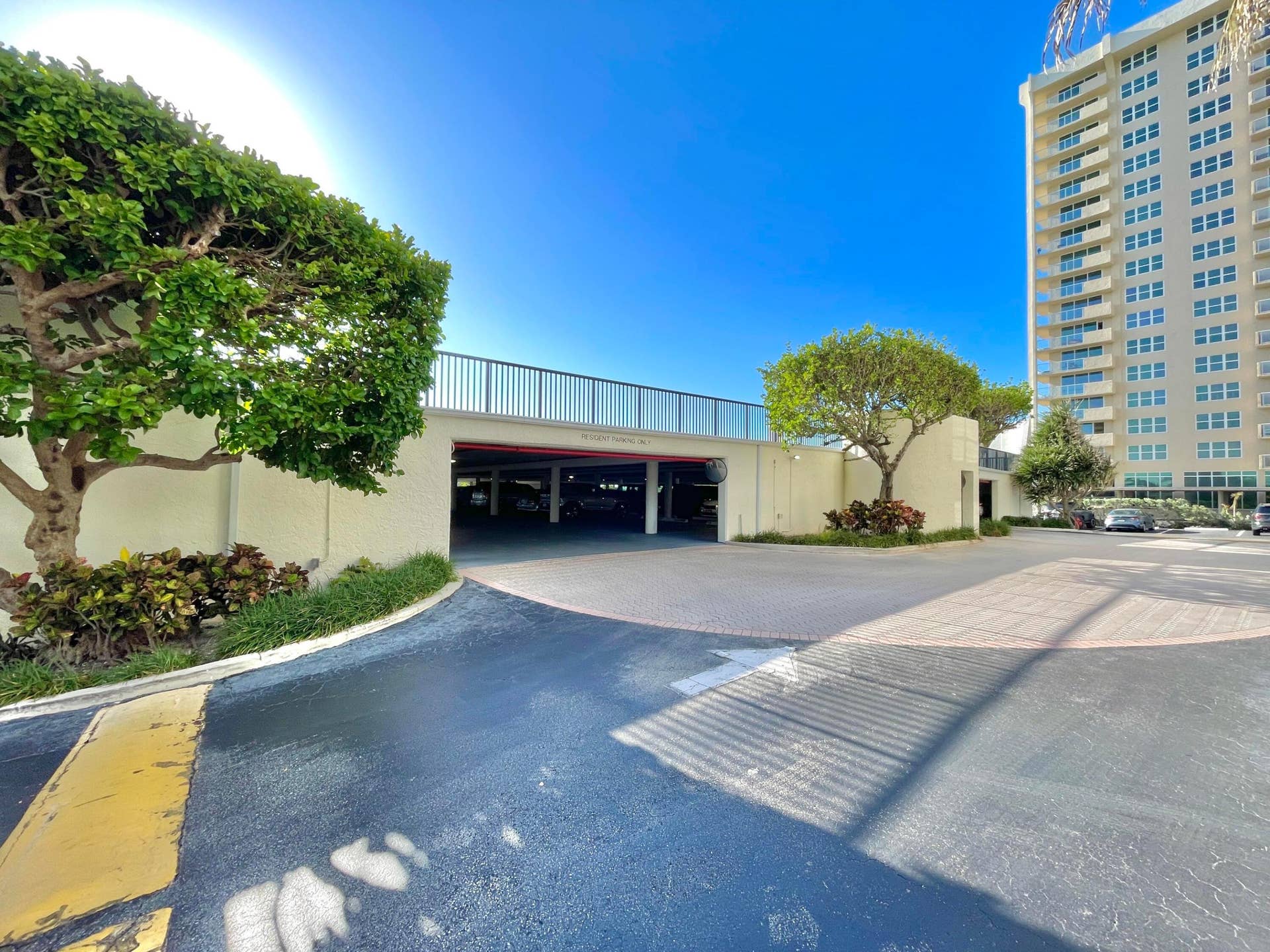 5420 N Ocean Drive, #906, Singer Island, Singer Island, FL 33404 Parking Garage